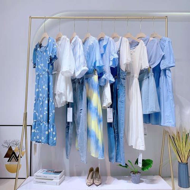 时尚前沿：安晴服装店引领潮流趋势